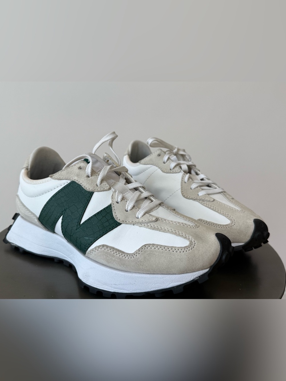 New Balance Men's White, Beige & Dark Green Retro Runner